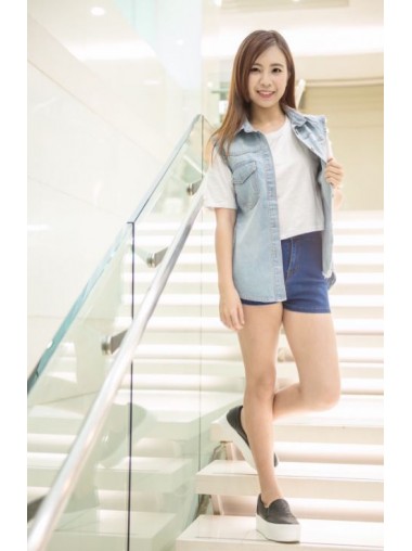 淺藍色牛仔背心外套